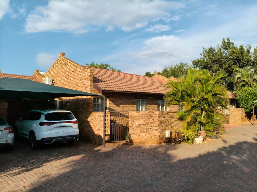 3 Bedroom Property for Sale in Safari Gardens North West